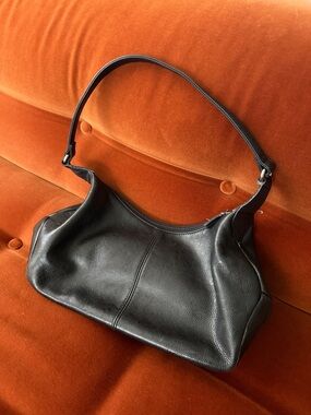 Wilsons Leather Black Leather Shoulder Bag